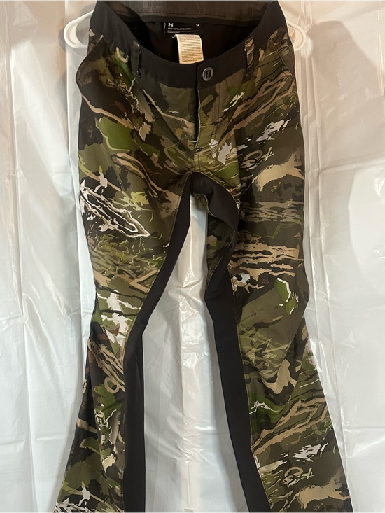 Under Armour Pants - Under Armour women’s Camo Pants - Green/Black